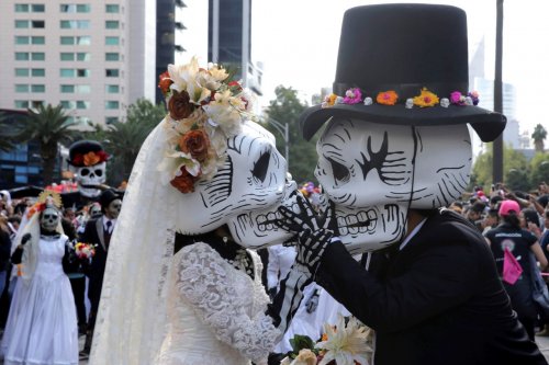 В День Мертвых свыше миллиона человек стали участниками парада в Мексике