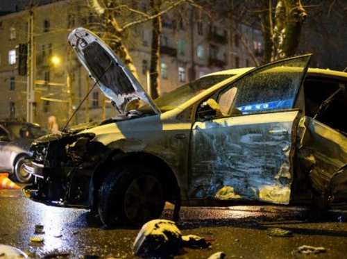 В Кировской области автомобиль после аварии врезался в толпу пешеходов