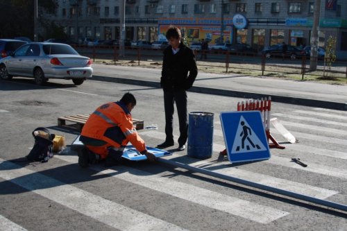 В Волгограде водителей  не пускает на шиномонтаж двойная сплошная