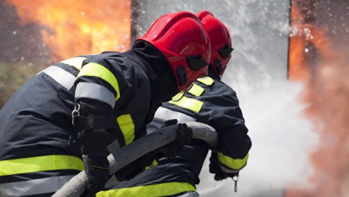 В Москве пожарные спасли из горящей квартиры девять человек