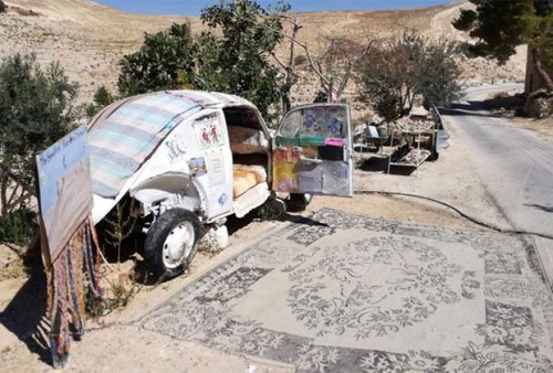 Пенсионер открыл гостиницу в пустыне в старом Volkswagen Kafer