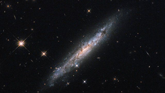 NASA поделилось фотографиями уникальной «бурной» галактики