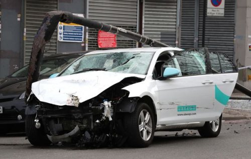 В Лондоне Volkswagen Golf влетел  в толпу пешеходов и сбил пять человек