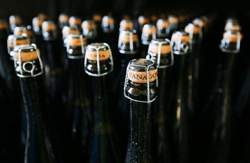 В России могут разрешить круглосуточную продажу шампанского на Новый год