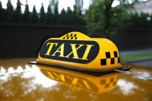 В Санкт-Петербурге такси провалилось под землю