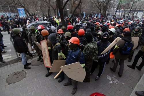 Столкновения возле СБУ: полиция зачищает район от  сторонников Саакашвили
