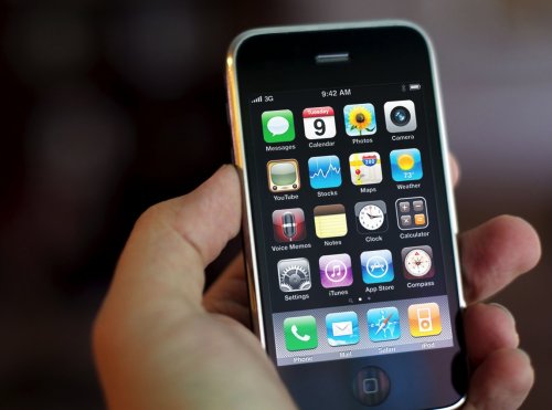 Пользователи выяснили, почему тормозят старые модели iPhone