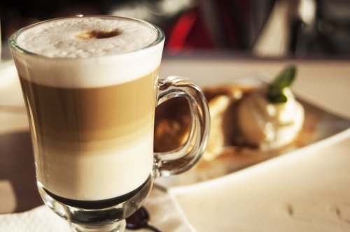 Физики раскрыли секрет слоев кофе-латте