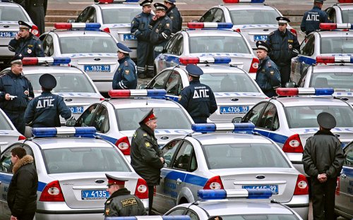 Ужин чиновника в Москве охраняли две машины ДПС