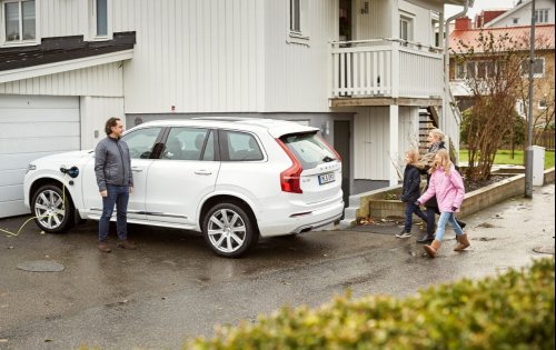 Volvo решила испытать беспилотные авто на шведских семьях