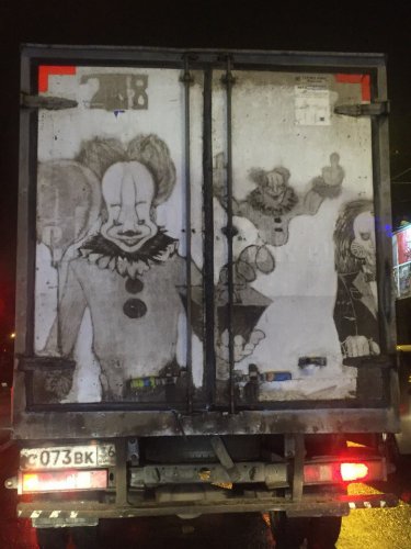 Грязевые клоуны пугают жителей Воронежа