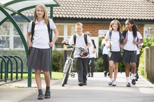 В Британии школьницам запрещают носить юбки