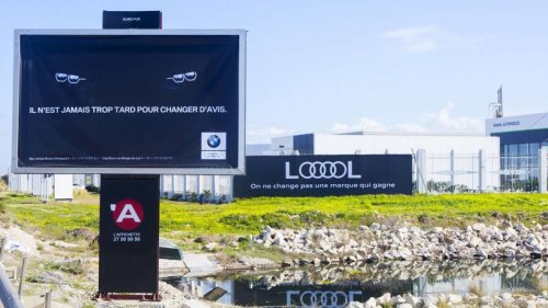 Audi и BMW "троллят" друг друга на рекламных билбордах