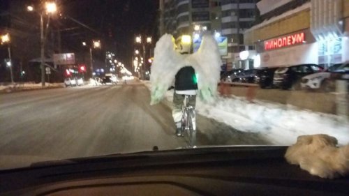 По Архангельску промчался ангел на велосипеде