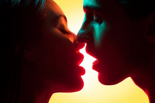 Сексологи: Поцелуи способны повысить женское либидо