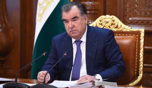 Президент Таджикистана подписал указ об учреждении премии в свою честь