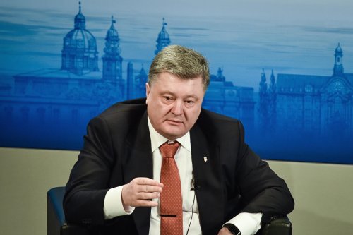 Президент Украины призвал запретить российский флаг во всем мире