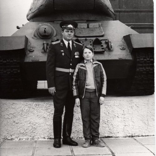 Николай Басков показал редкое фото с отцом-военным
