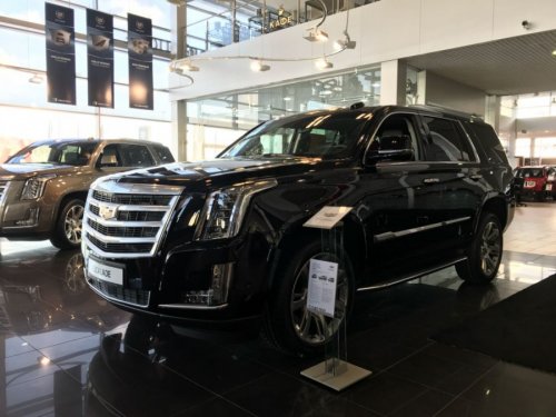 В Петербурге в продаже появился американский Cadillac Escalade