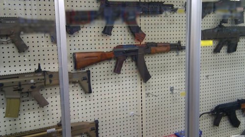 В крупнейших супермаркетах США ввели ограничение на продажу оружия