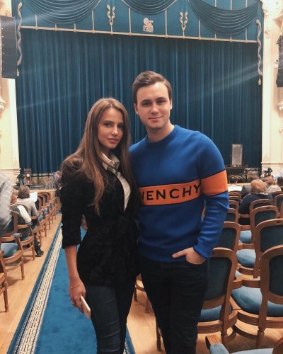 Николай Соболев подвергся критике за джинсы в театре