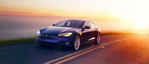 Электроседан Tesla Model S обогнал Dodge Demon на гоночной трассе