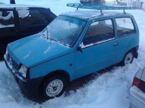 В Архангельске неравнодушный водитель Ока спасает горожан от снега