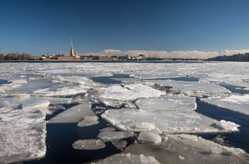 Двое детей провалились под лед и погибли в Архангельской области