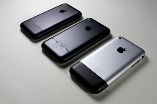 В Сети отыскали чёрный прототип iPhone первого поколения