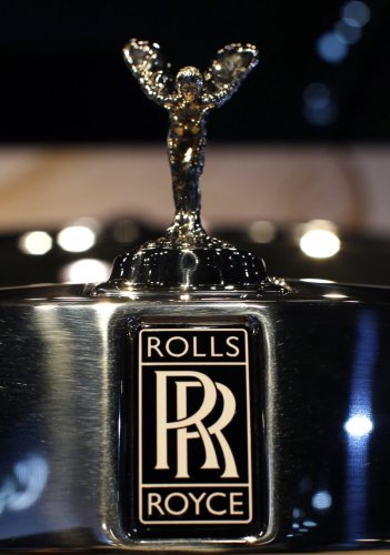 Rolls-Royce представит свой первый кроссовер 10 мая