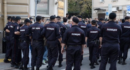 В Москве разыскивают мигранта, собиравшего штрафы в полицейской форме