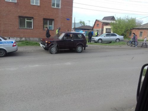 «Подрезали»: в Омске иномарка сбила двух пешеходов
