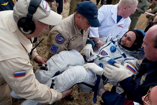 Космонавты с МКС благополучно приземлились в степях Казахстана
