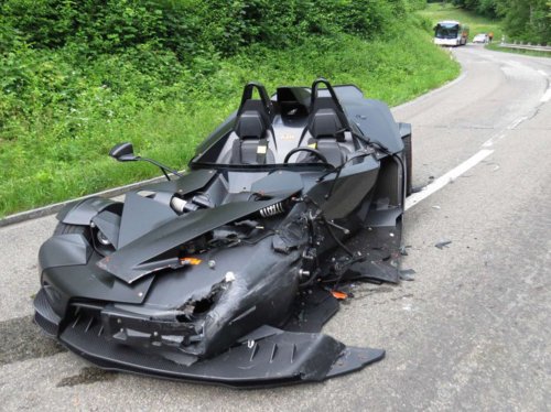 В Швейцарии «Бэтмен» на бэтмобиле врезался в пьяного водителя