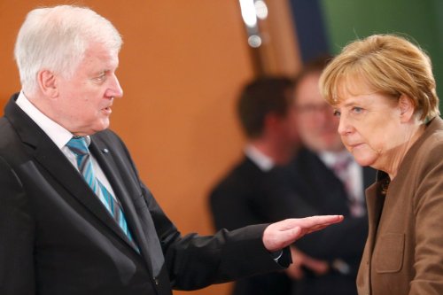 Немецкие СМИ: министр МВД не хочет работать с Меркель