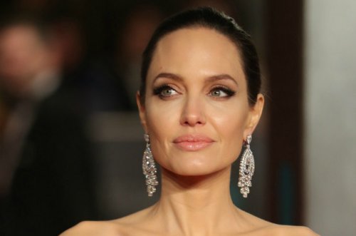 Анджелина Джоли считает, что её методы воспитания лучше, чем у Брэда Питта