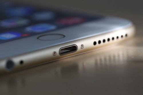 Эксперты: Apple никогда не избавится от разъёма Lightning