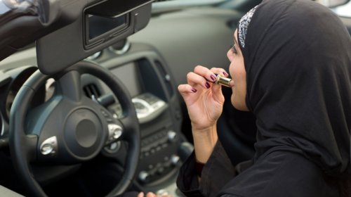Женщины Саудовской Аравии отметили снятие запрета на вождение массовыми заездами