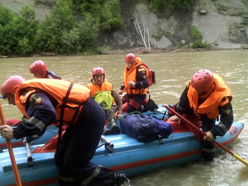 В Башкирии успешно спасли детскую тургруппу, заблокированную рекой