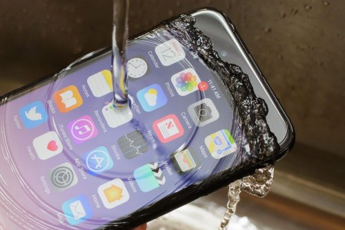 Эксперт: iPhone X можно погружать под воду без специального чехла
