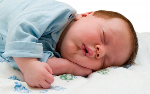 Учёные: Сон влияет на развитие когнитивных и языковых навыков у младенцев