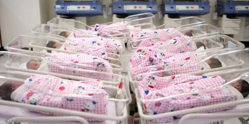 СМИ: Минпромторг составил «костяк» подарка для новорожденных