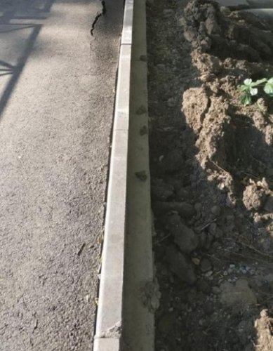 В Краснодаре новый тротуар потрескался после дождя