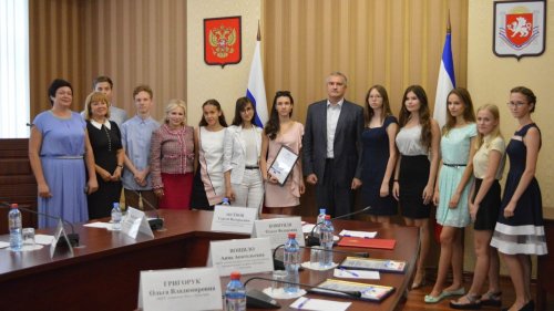 В Симферополе наградили крымских выпускников с лучшими результатами на ЕГЭ