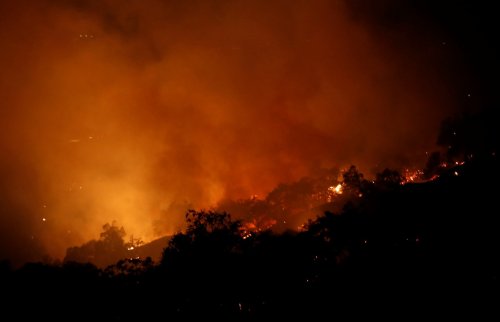 Пожары в калифорнийских лесах спровоцировали космические пришельцы, уверены уфологи