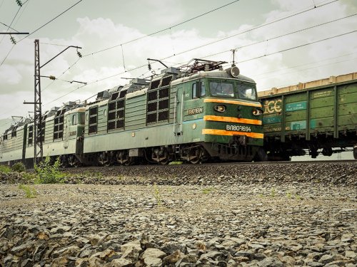 Поезд столкнулся с КамАЗом в Южно-Сахалинске