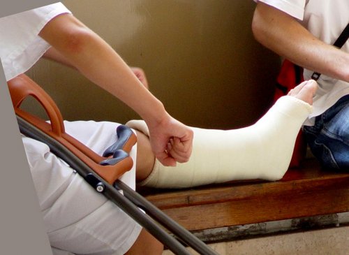 В больнице Мордовии женщина со сломанной ногой ползком добиралась к кабинету травматолога