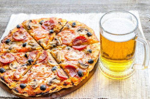 Ученые: Алкоголь и пицца приводят к ожирению