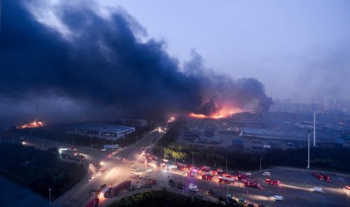 В Антверпене из-за токсичного пожара в порту эвакуируют суда и просят жителей не выходить на улицу