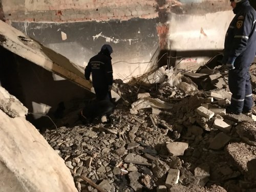 На Сахалине 10 человек завалило на заброшенном заводе